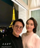 59岁李连杰与女儿同框出镜，如今变成这样了