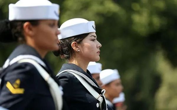 ▲当地时间2016年9月7日，巴西里约热内卢，巴西海军女兵方阵在阅兵游行活动中亮相。巴西海军曾被称拉美“三强”。图/新华社