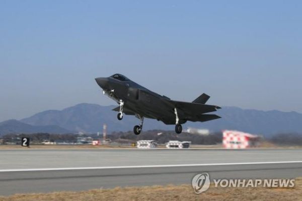 韩国空军一架F-35A战斗机 图源：韩联社