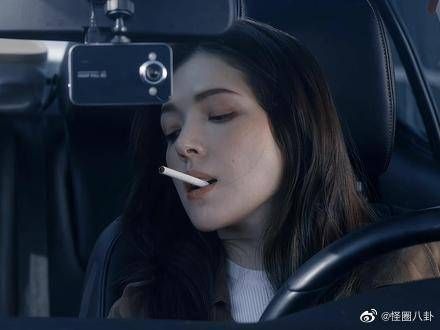 她真的美到我失语！