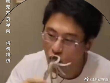 男子聚餐时生吞整只#活章鱼 ，一顿操作惊呆旁人！