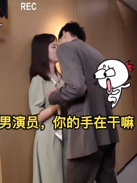 当红男演员解衣袭胸拍吻戏，新人女演员一脸无奈只能乖乖忍受