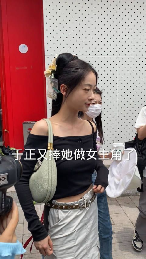 于正又开始捧她做女主角了