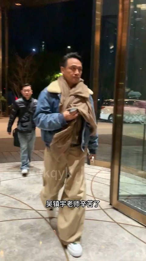 让吴镇宇害怕的第二个女人出现了，粉丝问吴镇宇是不是节目组钱给得太多了…