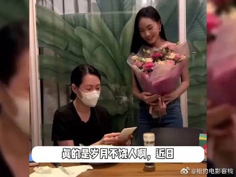 小S晒三个女儿童年照，感叹孩子们大了，自己46岁完全没大婶样