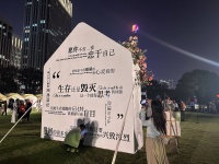 还戏剧于户外！古城公园上演莎翁戏剧，文化浸润“人民城市”