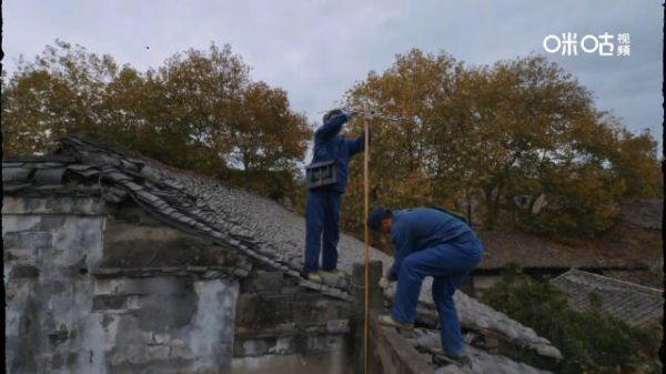 周末剧场ing！快来释放你的时代音乐灵魂，与歌声相伴，来《小巷人家》…