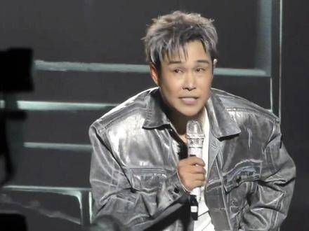 “2002年的第一场雪 比以往时候来得更晚一些”，小沈阳神情演绎…