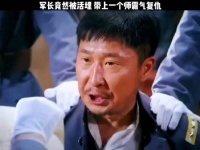 军长惨遭活埋，获救后带一个师两千机枪霸气复仇，精彩了