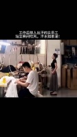 工作后惊人出汗的女员工：站立瞬间吹风，汗水如泉涌！